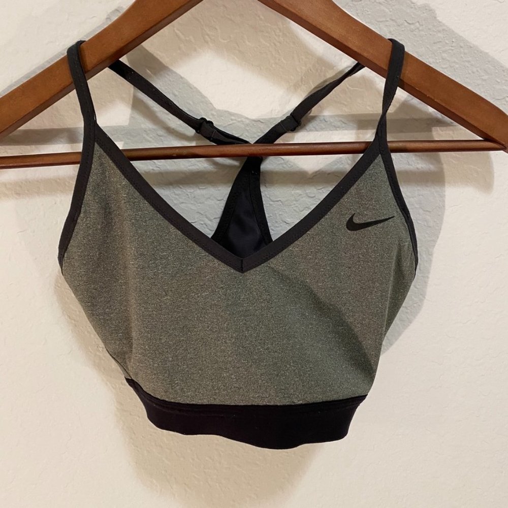 Nike Racerback Sports Bra in Gray - M